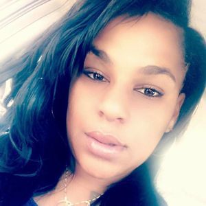 Meet your Posher, Dominique