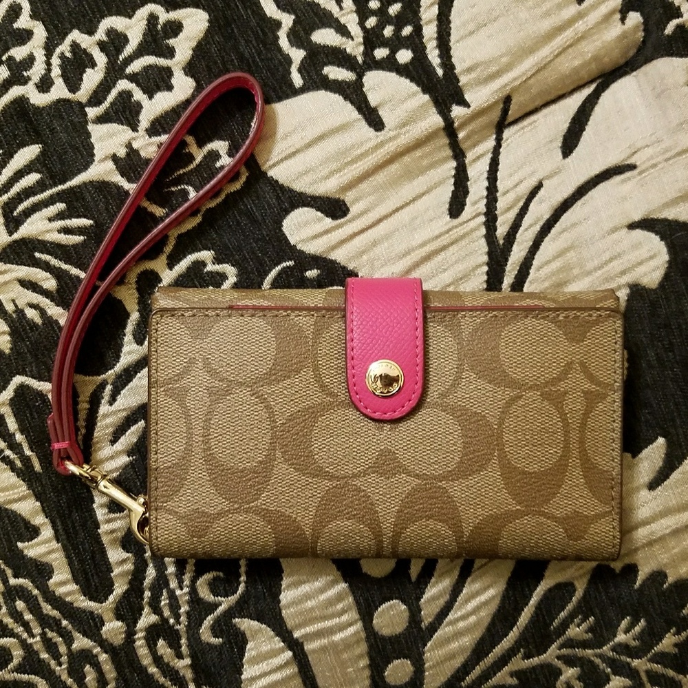 Coach Wristlet Wallet / Pink and Khaki