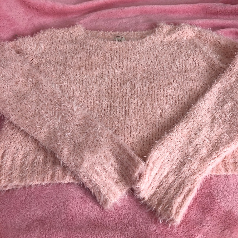 SOFT FUZZY LOW CROPPED SWEATER