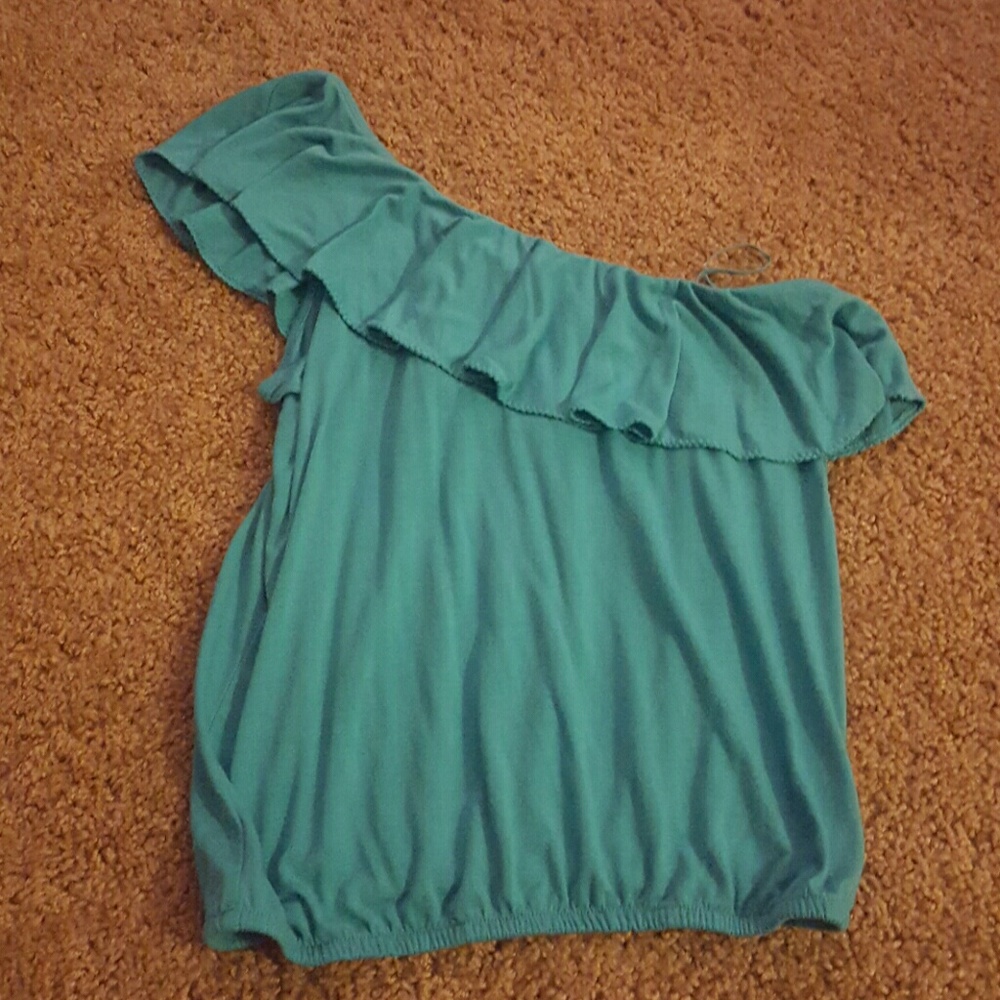 One shoulder top