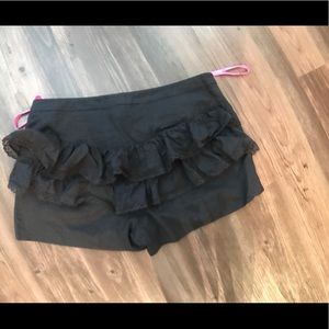 Ruffle-bum shorts