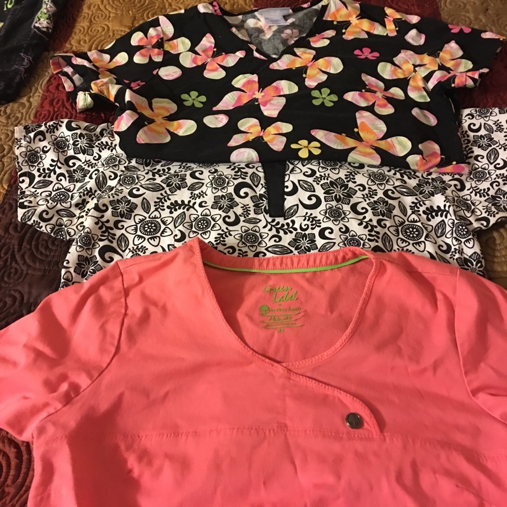 SCRUB TOPS XS (3)