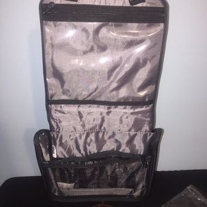 BNWT Thirty One Hanging Traveler Case in Black
