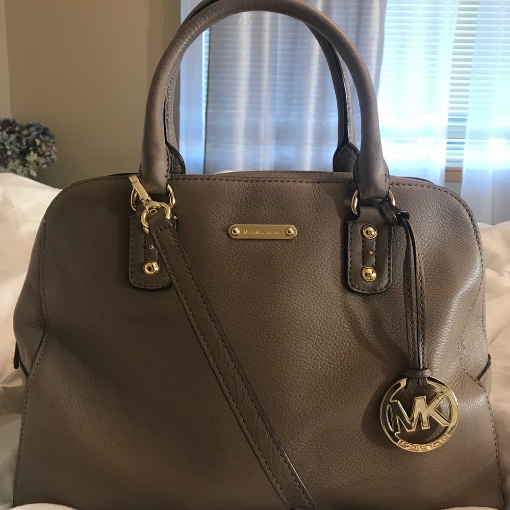 Gorgeous Michael Kors Crossbody Tote