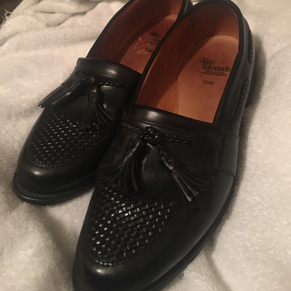 Host Pick! Allen Edmonds Cody Tassel Loafer - Picture 2 of 6