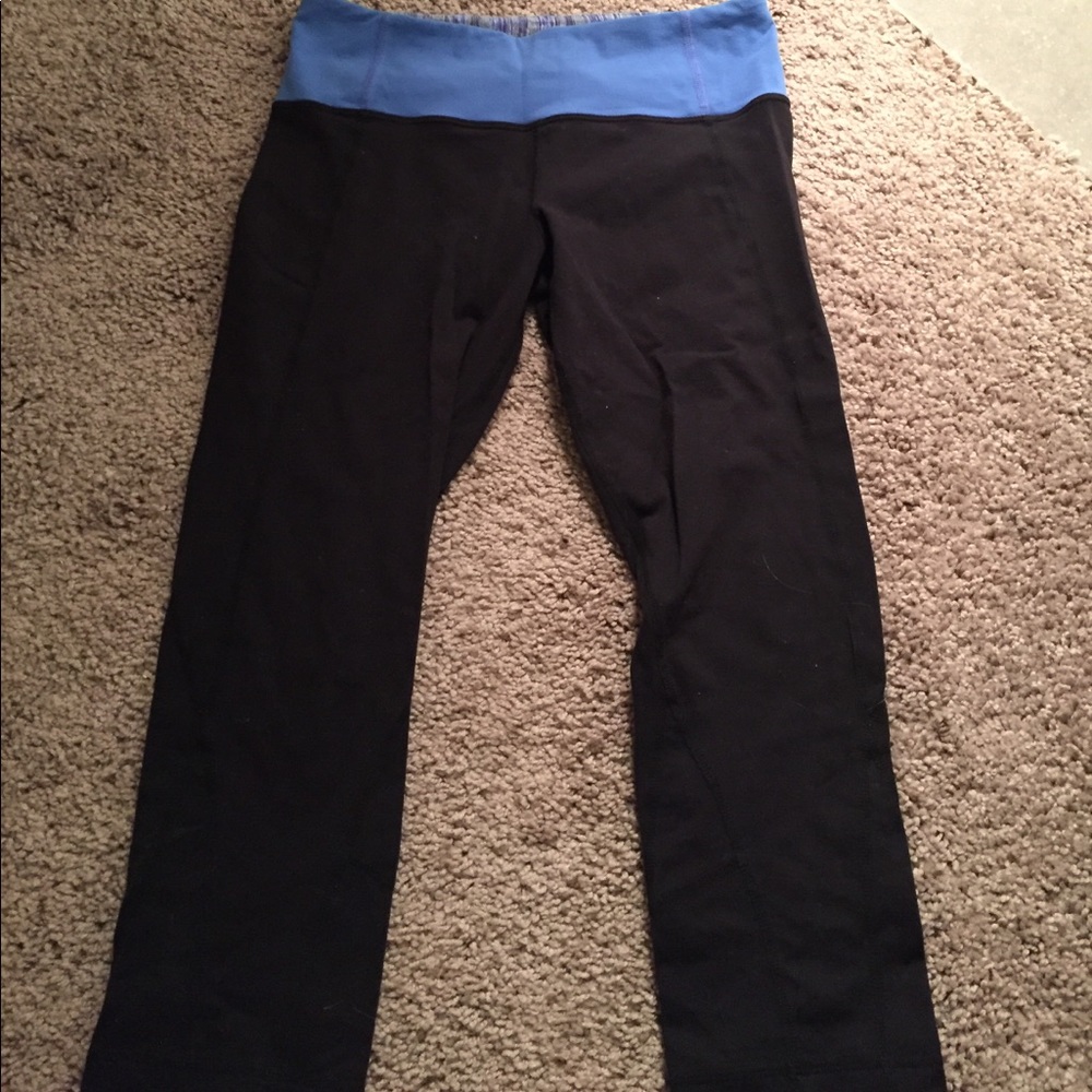 Black lululemon crops
