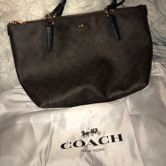 Coach Handbags - AUTHENTIC COACH KELSEY BAG