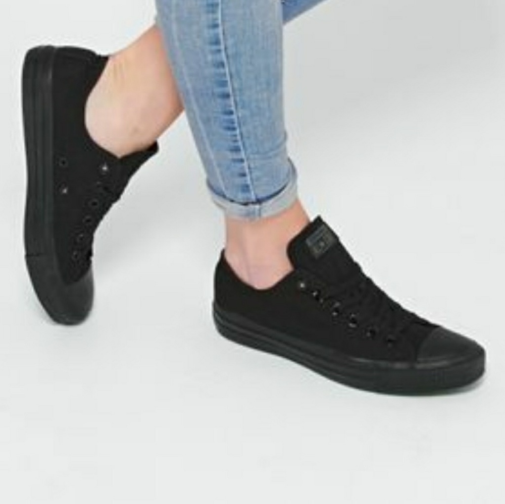 Band NEW! Converse Chuck Taylor All Star - Black
