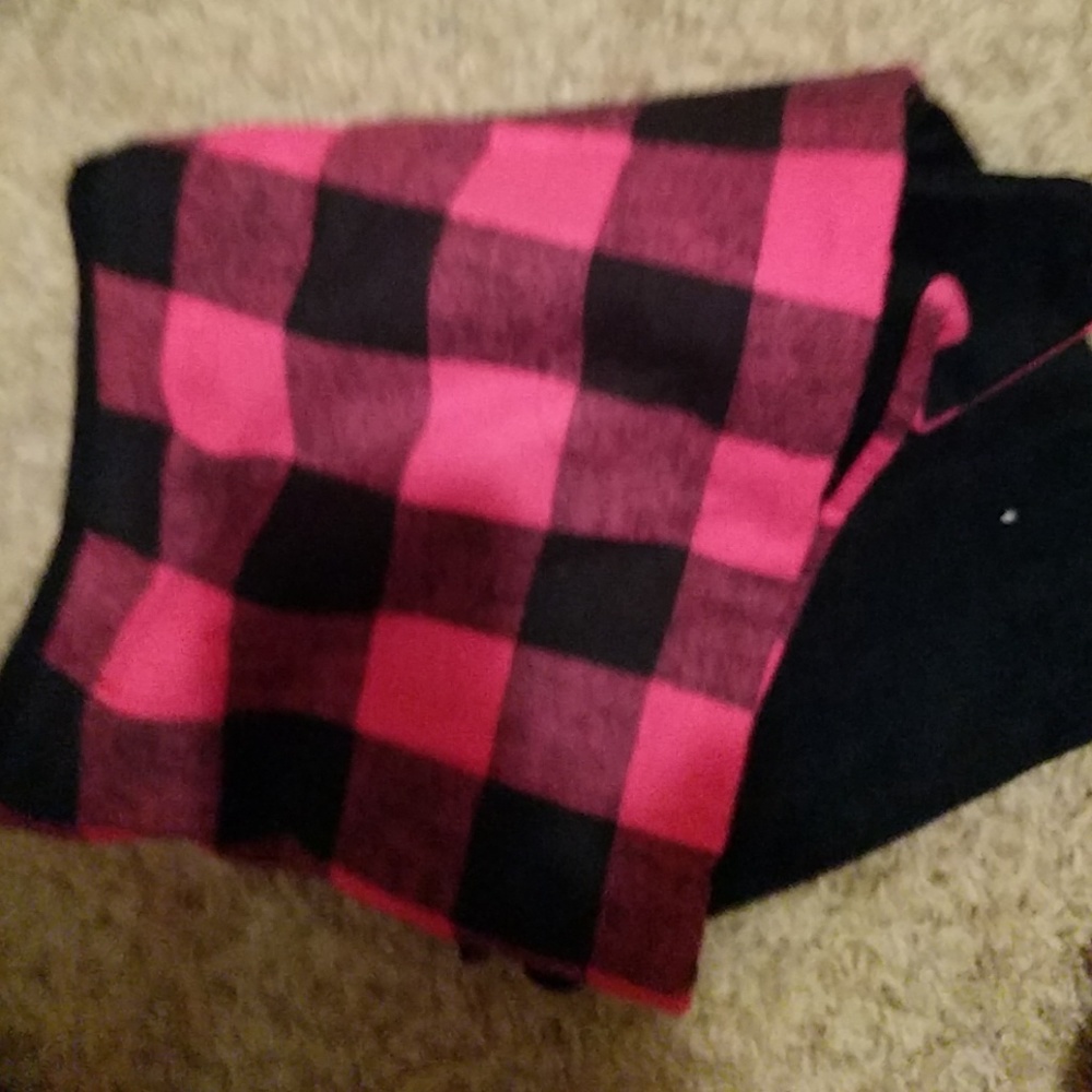 Fleece reversible plaid scarf