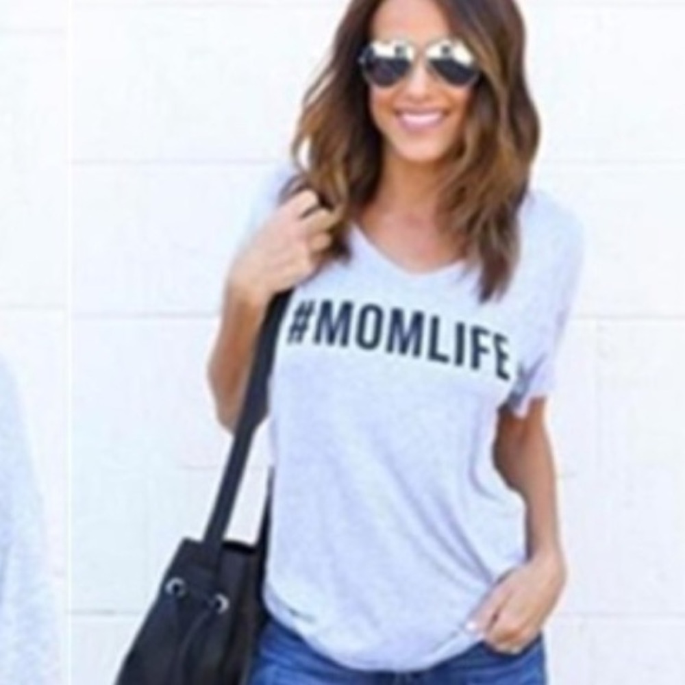 🆕 #MOMLIFE T-Shirt