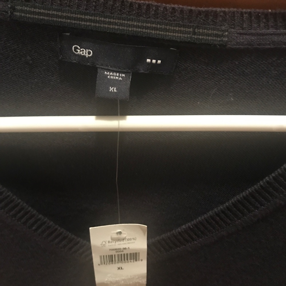 GAP navy blue men's sweater