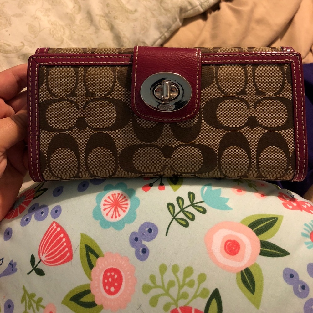 ❗️Authentic Coach Wallet❗️price drop! Needs to go