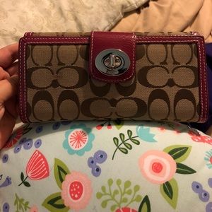 ❗️Authentic Coach Wallet❗️price drop! Needs to go