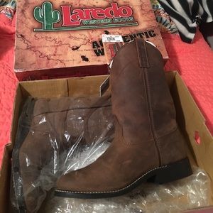 NWT Ladies Brown Distressed Laredo Boots