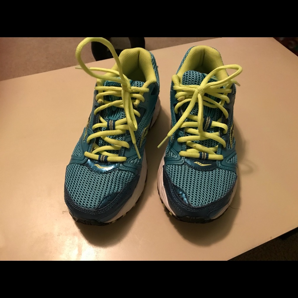Saucony Oasis 2  Size 7 1/2