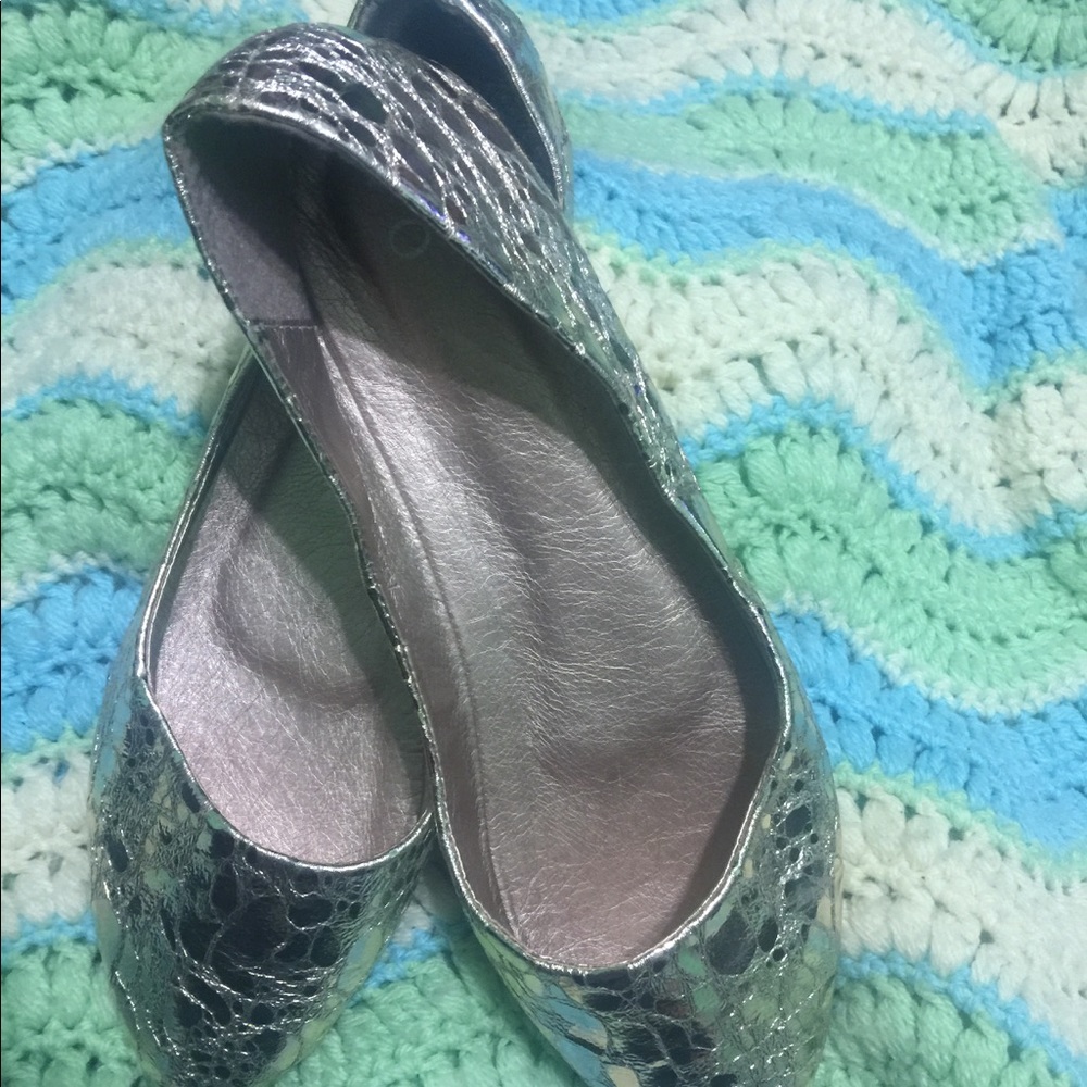 Cute gold flats