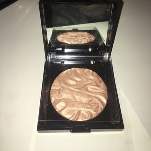 Laura Mercier Indiscretion illuminator