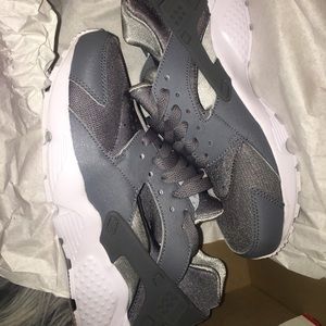 Nike Gray Huaraches