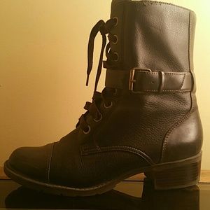 Dark brown boots Dark brown boots