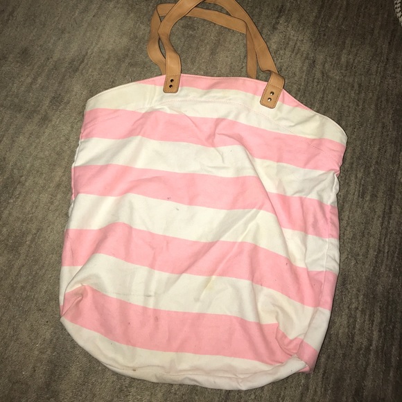 VS Angels have landed on the Beach tote - Picture 2 of 2