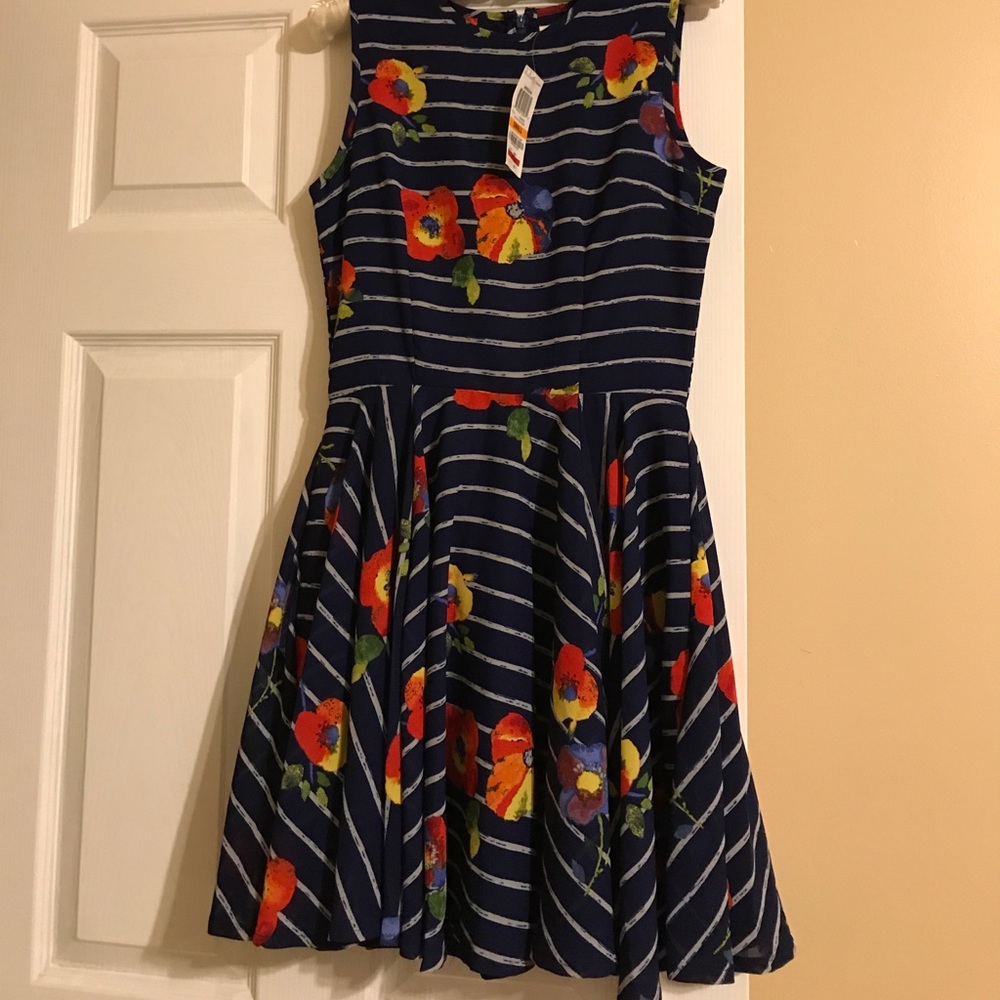 Maison Jules Size 8 Flower Dress NWT 💕