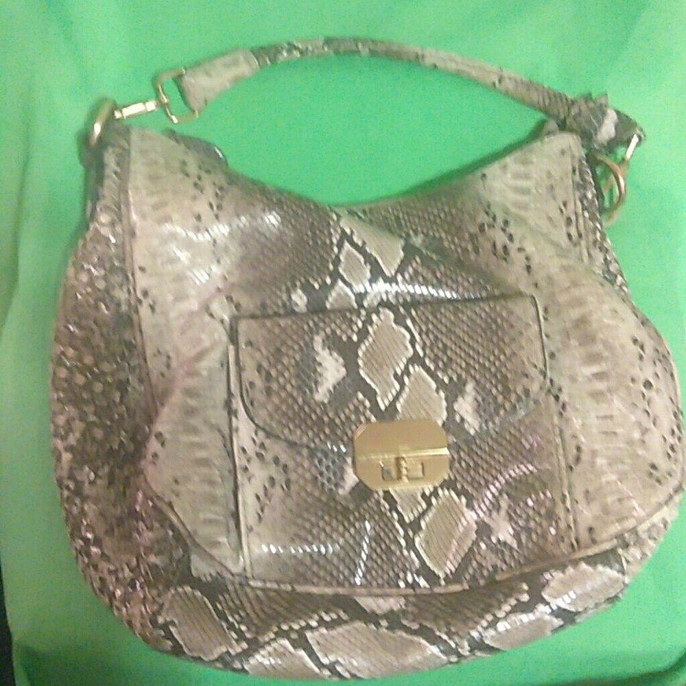 Snake skin urban expression