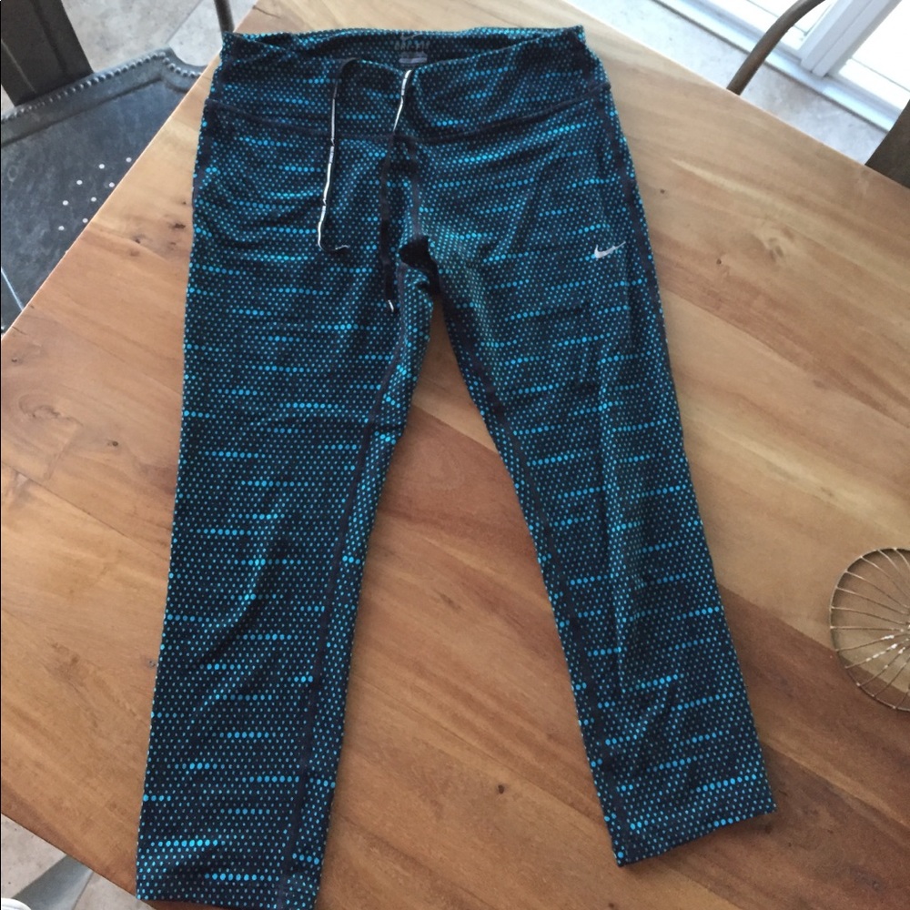 Black & blue Nike Epic Run Dri Fit capri legging