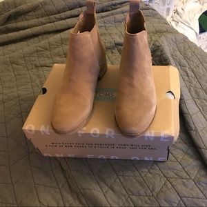 Toms suede booties