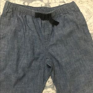 Gap boys pull on shorts