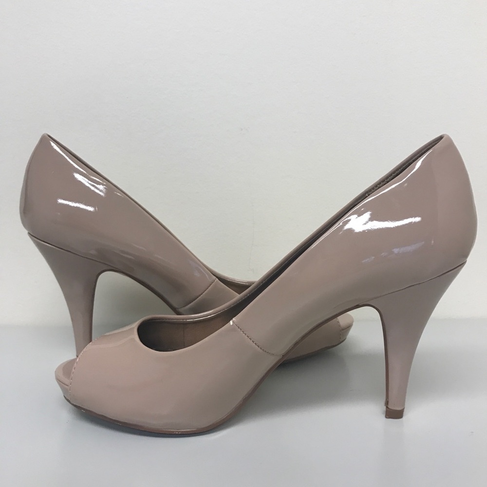 Fergalicious by Fergie taupe patent leather pumps