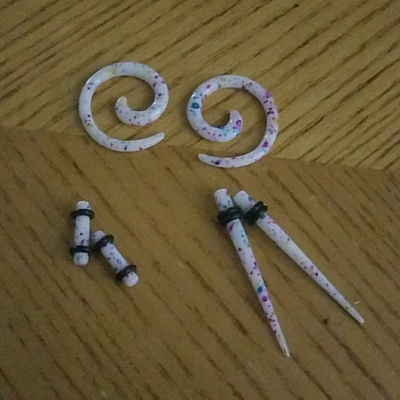 16 gauge earrings hot topic