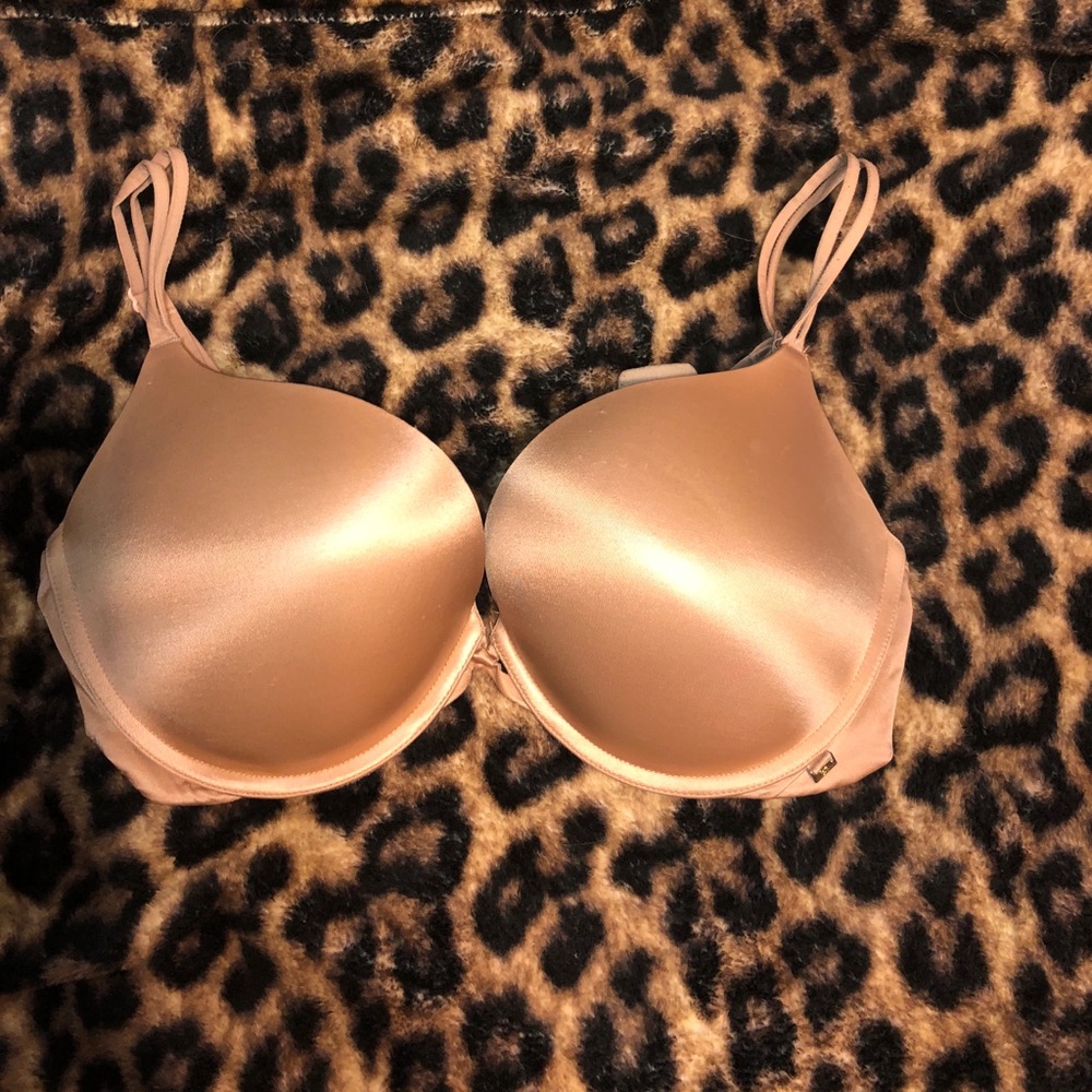 34DD Victoria’s Secret Very Sexy Push Up Bra