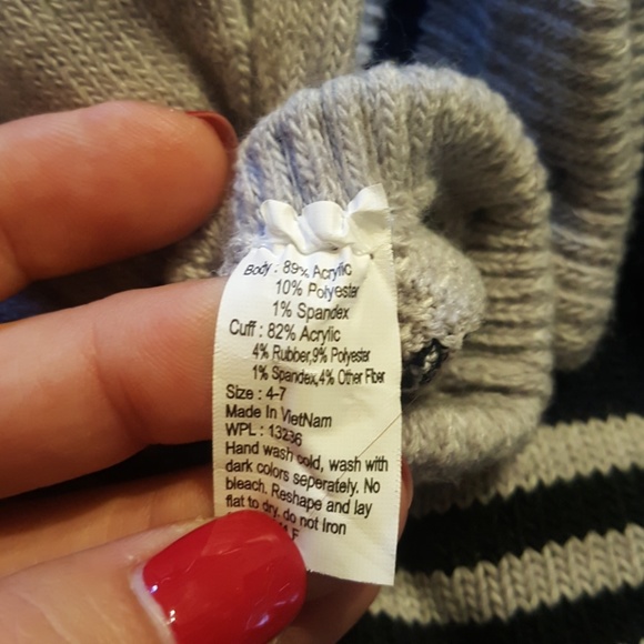 Boys 4-7 size hat and gloves - Picture 2 of 2