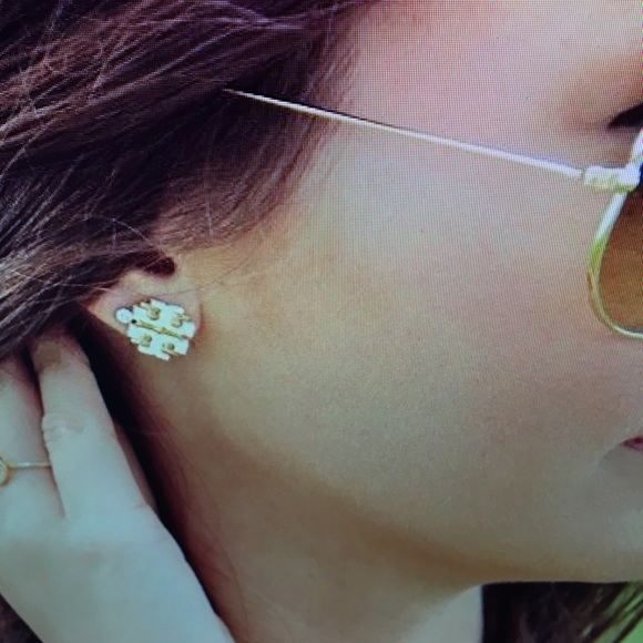 NWOT TORY BURCH LOGO STUD EARRINGS - Picture 2 of 4