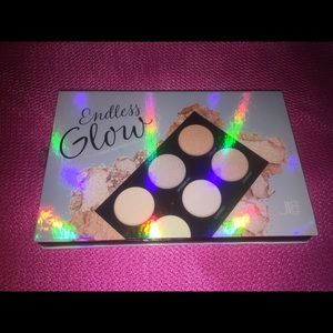 Endless Glow. The ultimate highlighting palette! Endless Glow. The ultimate highlighting palette!