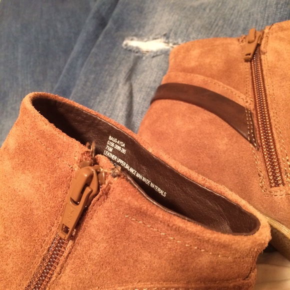 Look NEW Tan Suede Ankle Booties - sz 7.5 - Picture 3 of 4