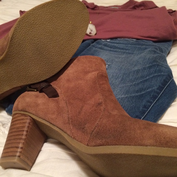 Look NEW Tan Suede Ankle Booties - sz 7.5 - Picture 4 of 4