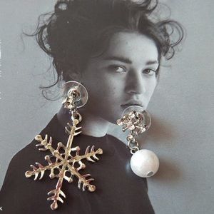❄️ NEW Mismatched snowflake earrings ❄️