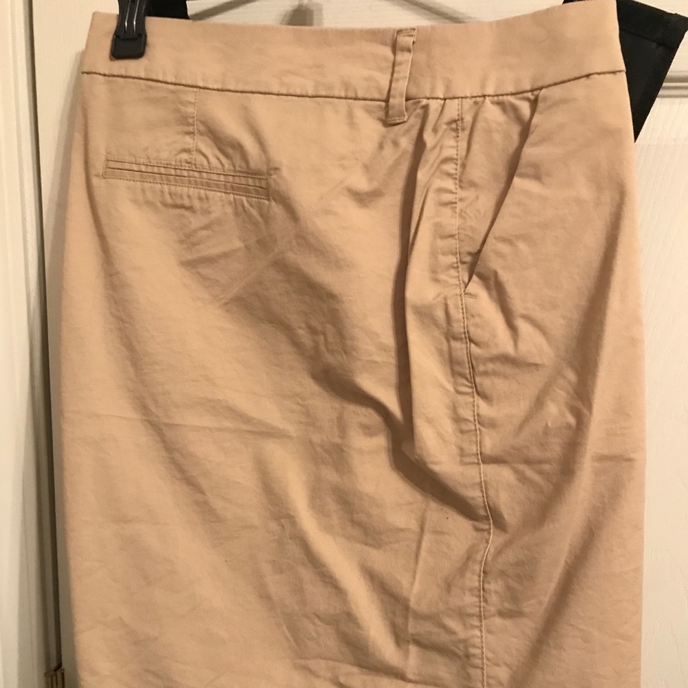 Old Navy NWT khaki women's shorts size 22W.