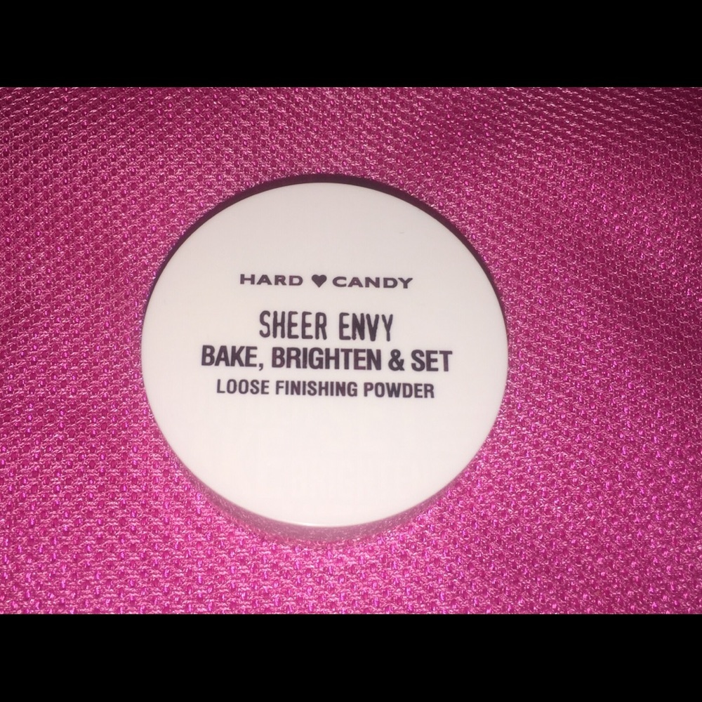 Hard Candy loose finishing color in banana