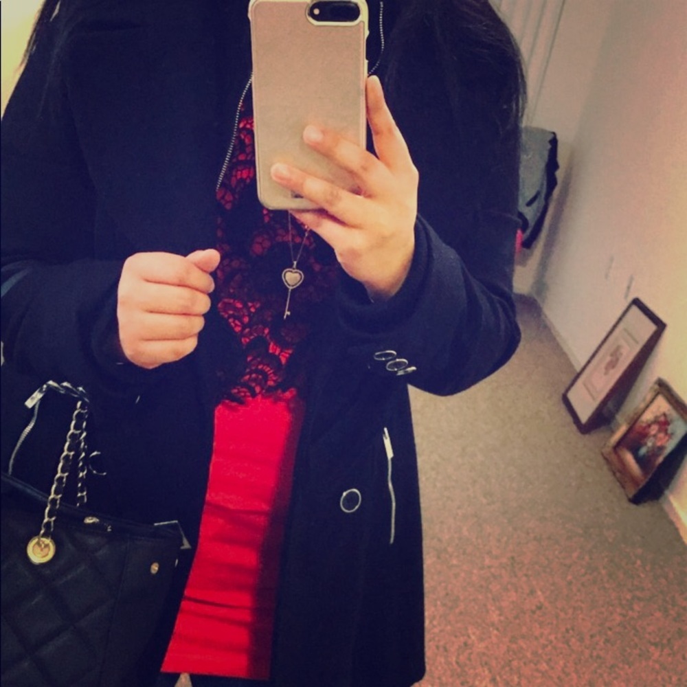 Guest Pee coat ! Great condition! Drycleaned .