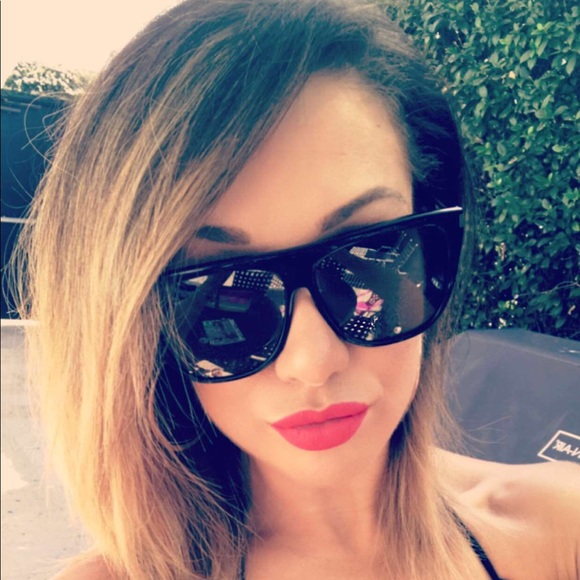 Meet your Posher ππΌ - Picture 3 of 4