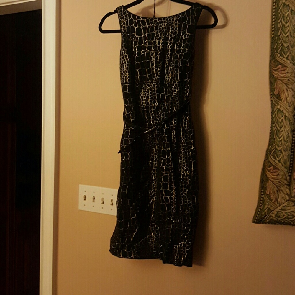 Cache sleeveless dress below the knee with belt