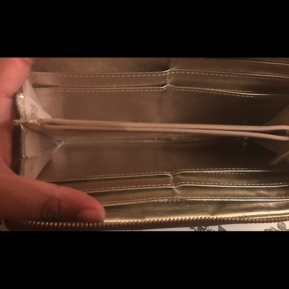 Authentic Michael Kors wallet - Picture 3 of 7