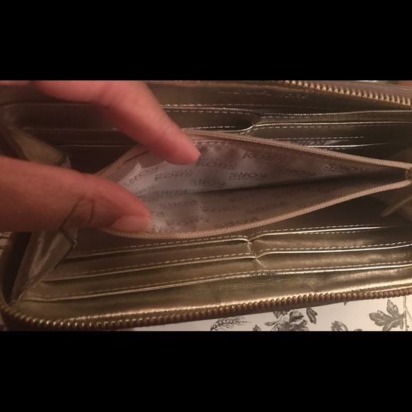 Authentic Michael Kors wallet - Picture 4 of 7