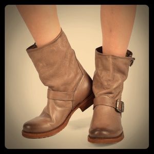 Frye Veronica Short-Sz 6.5
