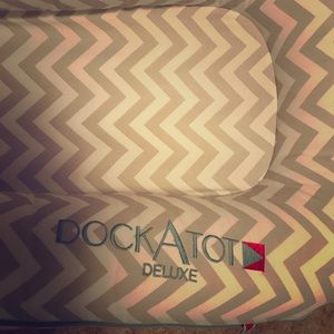 Dock-a-Tot Deluxe, Gray/White Chevron