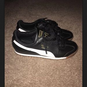 Size 8.5 puma Roma