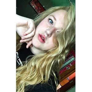 Meet your Posher, Elissa