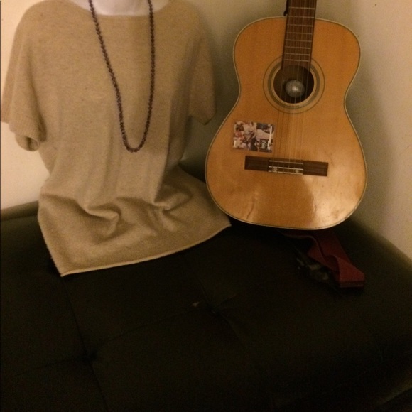 Older cashmere tunic ,  no snags rips some. Pile - Picture 4 of 4